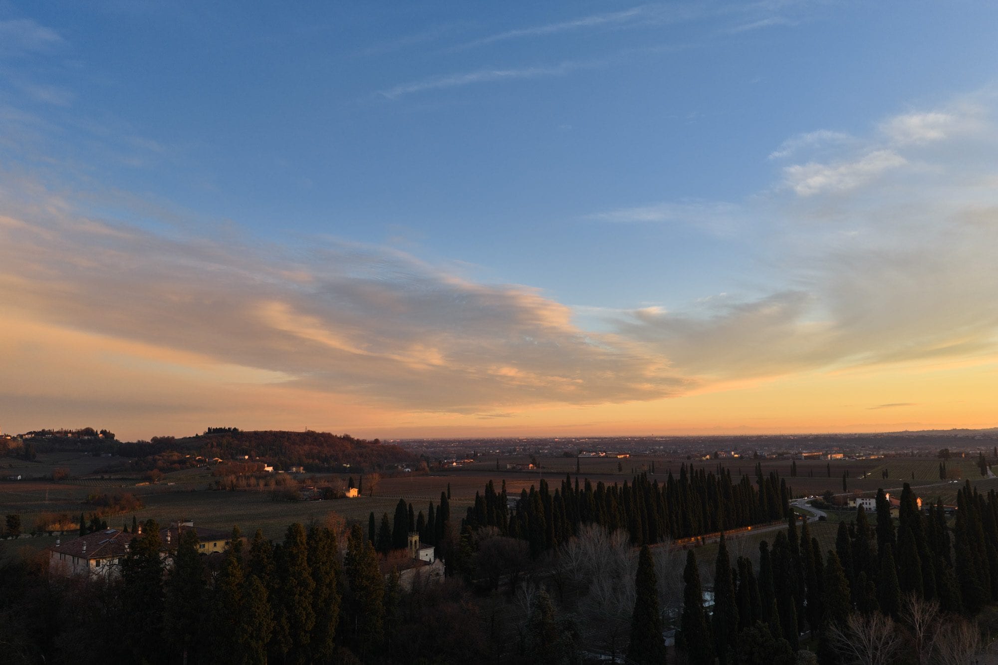 La Valpolicella al tramonto, vista dall'alto