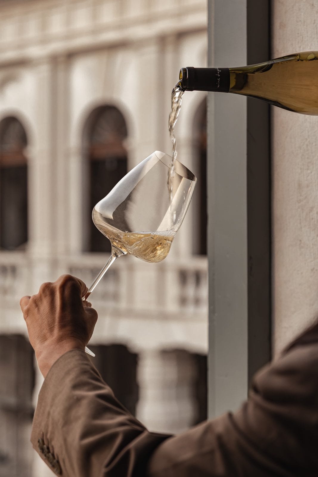 Il vino, alla finestra